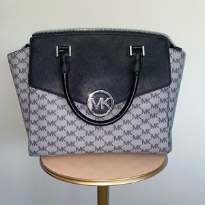 Black Michael Kors Purse! Very lightly used- great condition!